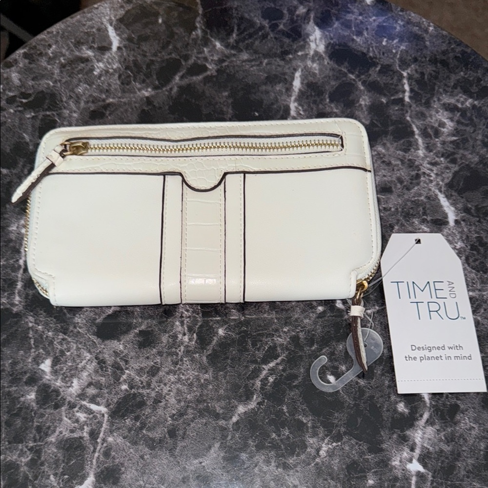 Time and Tru White Wallet with Clean Lines and Modern Aesthetic